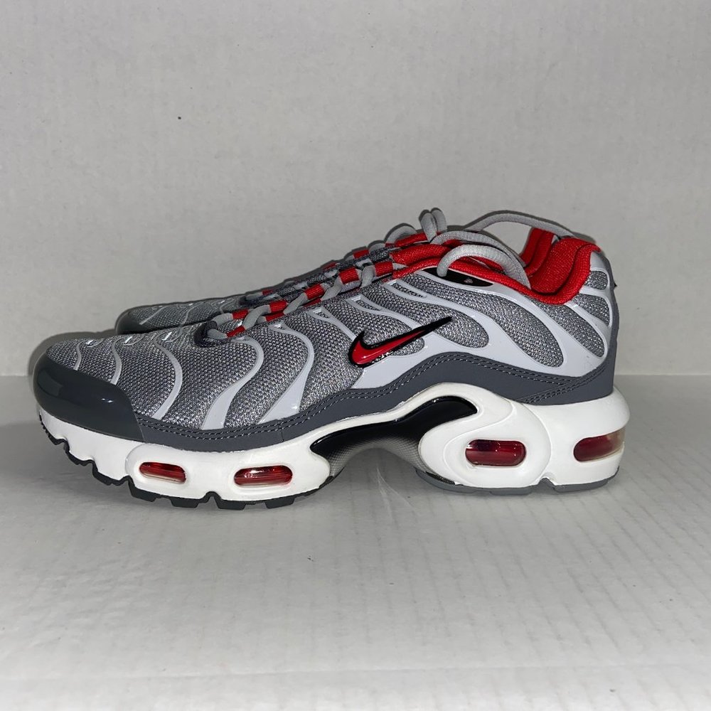 Nike Air Max Plus Shoe MC7 Particle Grey CD0609-005 GS Size 6Y / Womens Size 7.5